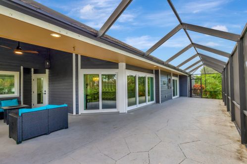 10440 Jupiter Narrows Dr, Hobe Sound FL 33455-3254 exterior