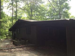 231 Lake Rd, Acme, PA 15610-1227