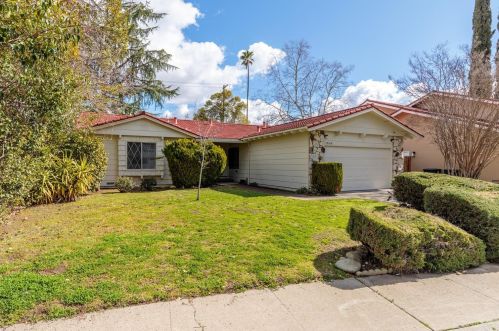 10165 La Gloria Way, Rancho Cordova CA  95670-3163 exterior