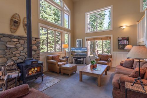 11720 Mougle Ln, Truckee CA  96161-6108 exterior