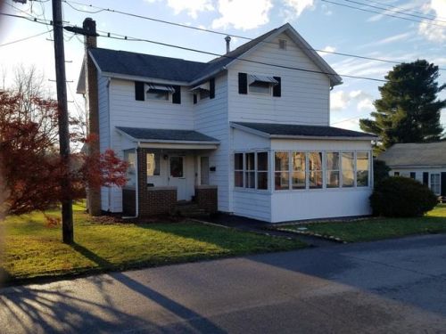 708 Worth St, Reynoldsville, PA 15851-1616