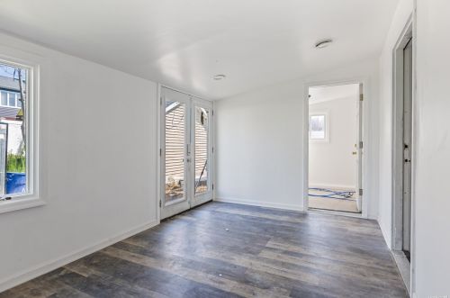 64 Knoll St, North Lindenhurst NY  11757-6906 exterior