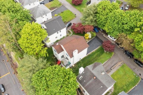 22 Kensington Ave, Thornwood NY  10594-1144 exterior