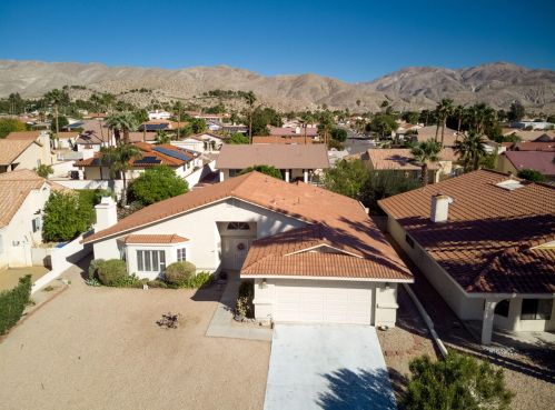 9480 Ekwanok Dr, Desert Hot Springs, CA 92240-1313