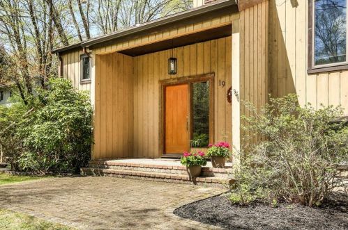 19 Franklin Dr, Mahopac, NY 10541-3950