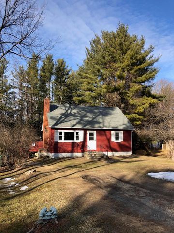 90 George St, Lee, MA 01238-9335