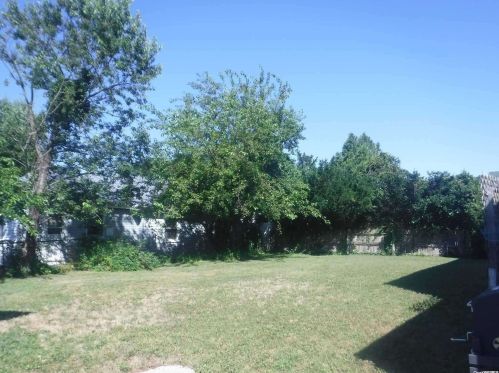 825 Walnut St, North Lindenhurst NY  11757-4734 exterior