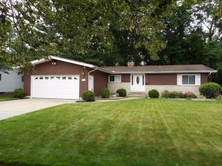 2161 Valley View Dr, Willowick, OH 44092-2028