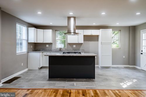 156 Riverview Dr, New Castle DE  19720-2732 exterior