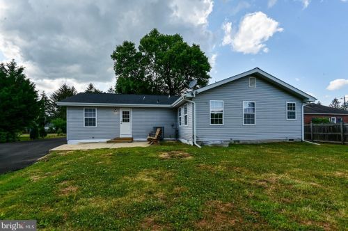 1954 Old Kirkwood Rd, Bear DE  19701-2235 exterior