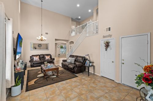 27560 Nellie Ct, Temecula CA  92591-2846 exterior