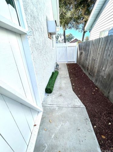 720 Cota Ave, Torrance CA  90501-2122 exterior