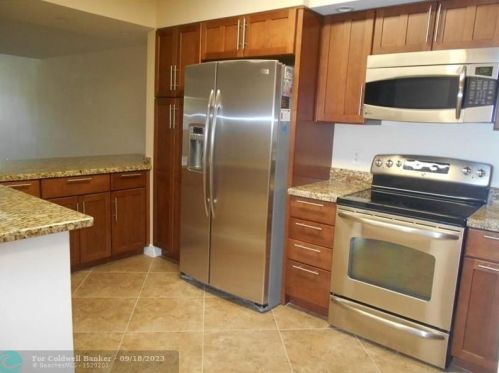 1405 15th Ave, Hollywood FL  33020-3221 exterior