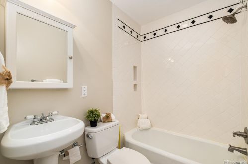 1016 Cook St, Denver CO 80209-4922 exterior