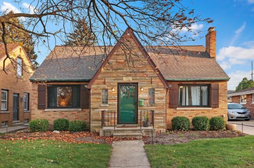 2513 Lincoln Rd, Kenosha, WI 53143-1430