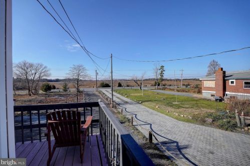 605 Bay Ave, Slaughter Beach, DE 19963-4916