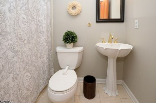 83 Fls Brg Dr, Paterson NJ  07512-1719 exterior