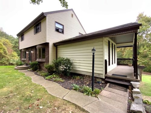245 Murdocksville Rd, Clinton, PA 15026-1315