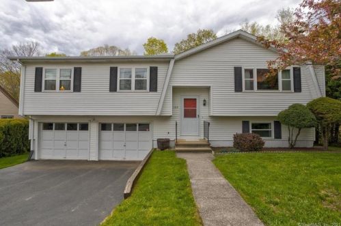 122 Chipper Rd, Waterbury, CT 06704-1101