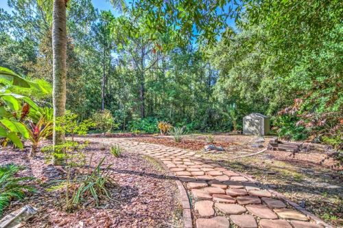 6120 Chene Ct, Lutz, FL 33558-2848