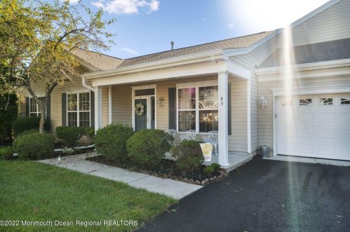 43 Greylawn Dr, Lakewood, NJ 08701-7500