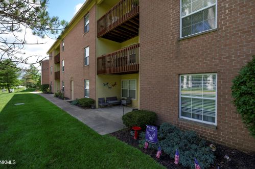 30 Highland Meadows Cir, Newport, KY 41076-1786