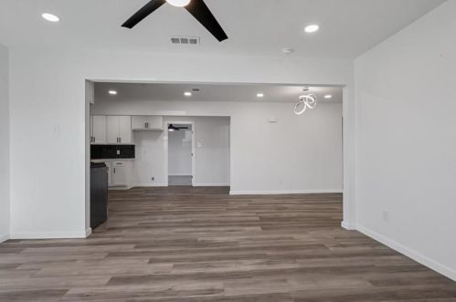 2521 Amelia St, Dallas TX  75235-8222 exterior