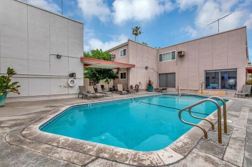 7129 Coldwater Canyon Ave, North Hollywood CA  91605-4964 exterior