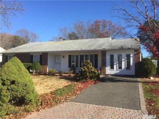 15 Sequoia Way, Holbrook, NY 11741-5606