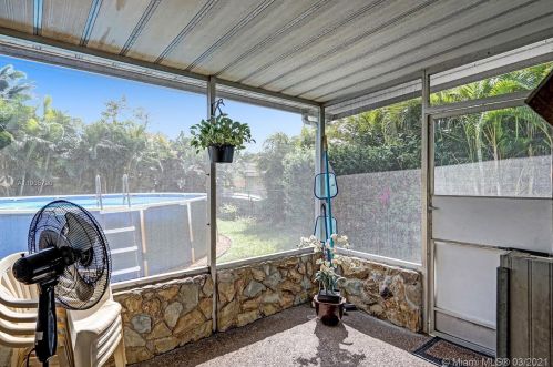 8490 10th St, Hollywood FL  33024-4939 exterior