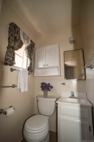 1857 Denver St, San Diego CA 92110-3335 exterior