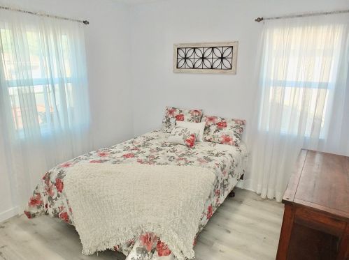 6820 Motz St, Paramount CA  90723-4741 exterior