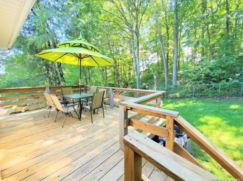 165 Juniper Ridge Dr, Waterbury CT  06708-1934 exterior