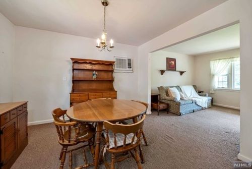 81 Mcnomee St, Oakland NJ  07436-2609 exterior