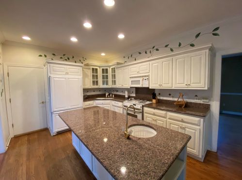 1947 Glen Oaks Ln, Thiensville WI  53092-2903 exterior