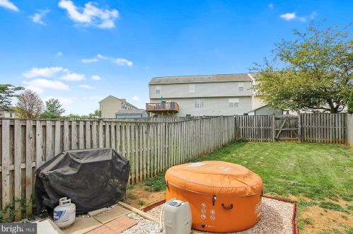 137 Apple Grove Ln, Littlestown PA  17340-1159 exterior
