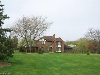 11890 Castleton Ln, North Eaton, OH 44044-9701