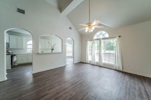 5958 Portridge Dr, Fort Worth, TX 76135-1820