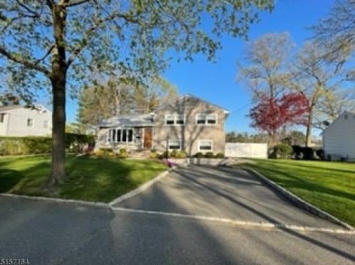 2350 Carol Pl, Scotch Plains, NJ 07076-1929