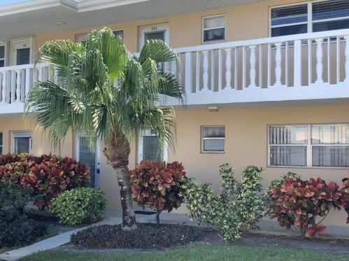 2121 1st Ct, Boynton Beach FL  33435-2908 exterior