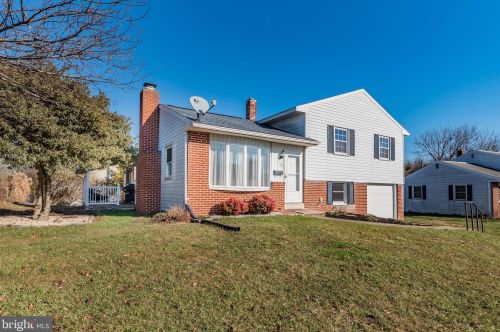 138 Henry Rd, West Enola, PA 17025-2137