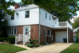 766 Broadway, Woodsburgh, NY 11598-2607