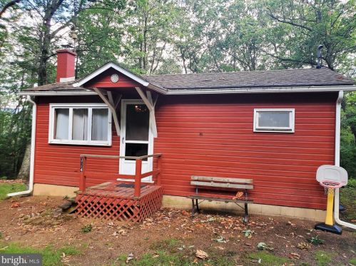 324 Hilltop Rd, Eshcol, PA 17062-9068