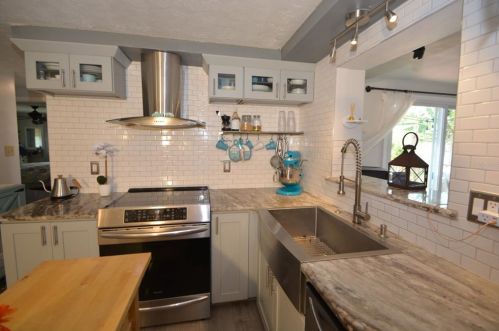 2345 Roselawn Dr, Tarpon Springs, FL 34691-3552