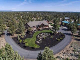 64145 Hunnell Rd, Bend, OR 97701-8133