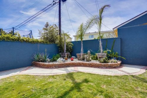 3753 Snowden Ave, Long Beach CA  90808-2226 exterior