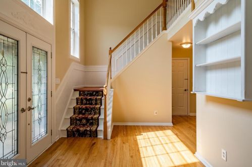 1042 Charter Oaks Dr, Lansdale PA exterior