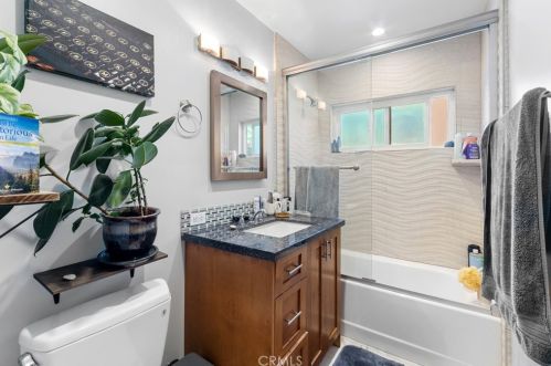 3025 5th St, Long Beach CA  90802-2049 exterior