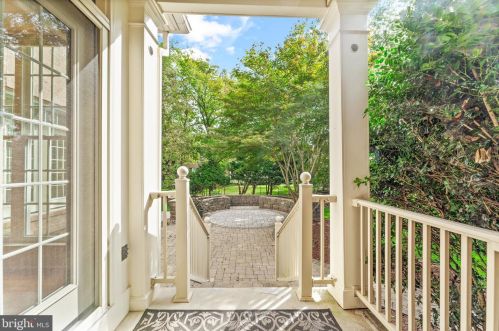 43530 Butler Pl, Leesburg VA 20176-7428 exterior