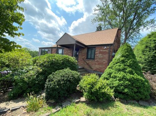 1442 Roosevelt Ave, Library, PA 15129-9634
